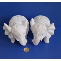 Elephant Pair M 象對中